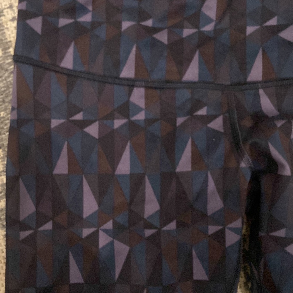 Lululemon Triangle Patterned Leggings (Size 6) - image 2